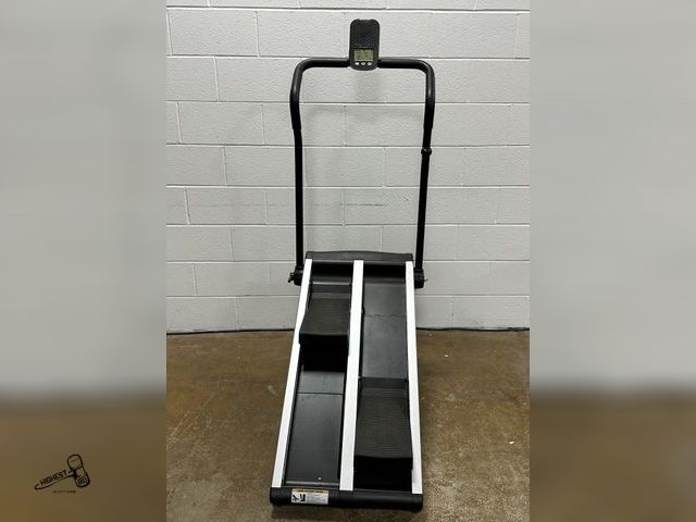 Lot 91-10511 - ECHELON STAIR CLIMBER SPORT - 3 LEVELS OF INCLINE WORK OUTS - ADJUSTABLE TENSION - DIGITAL READ OUT ...