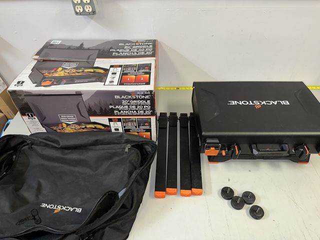 Lot 91-8731 - BLACKSTONE 20" GRIDDLE CAMPING GRIDDLE WITH STAND &amp; CARRY BAG - MISSING 2 SPATULAS &amp; BASTING...