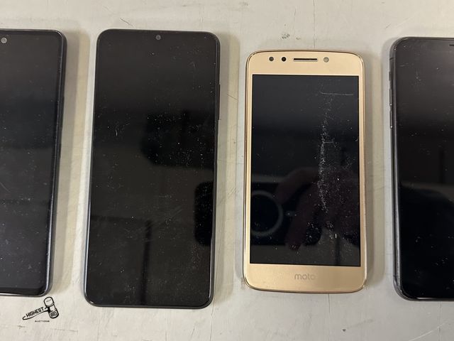 Lot 91-8122 - 4 CELL PHONES ASSORTED BRANDS