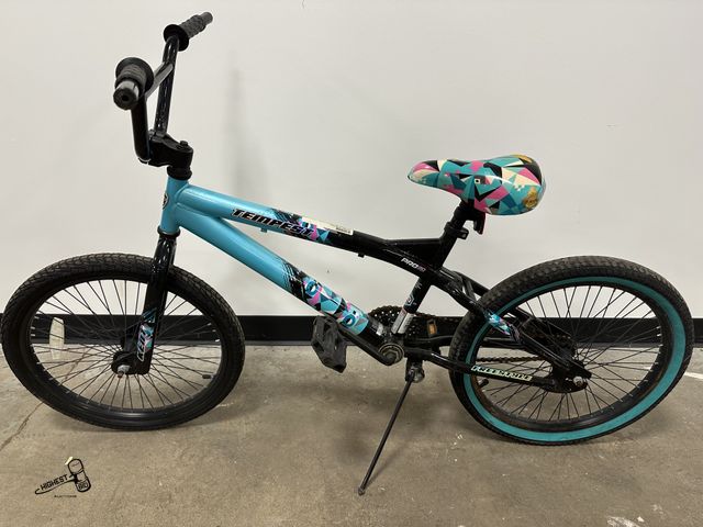 Lot 91-7896 - KENT TEMPEST PRO 20 SERIES 20" FREESTYLE BIKE