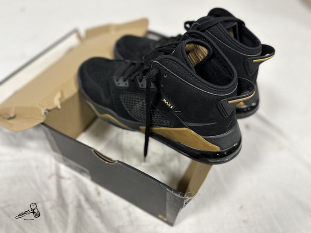 Lot 91-7735 - JORDAN MARS 270 - MENS SIZE 11