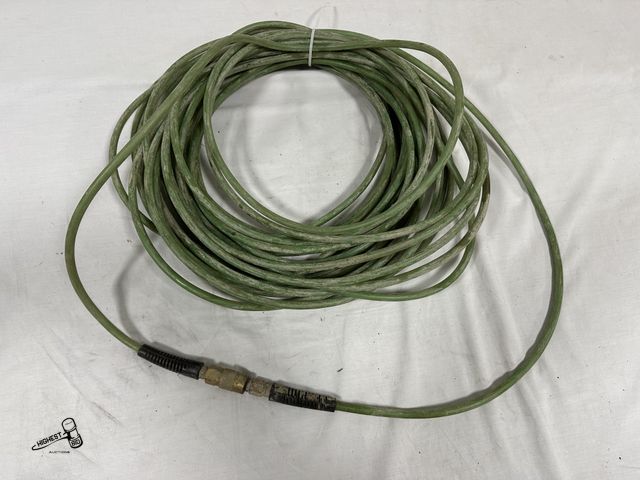 Lot 91-7603 - 100 foot light weight air hose for roofing