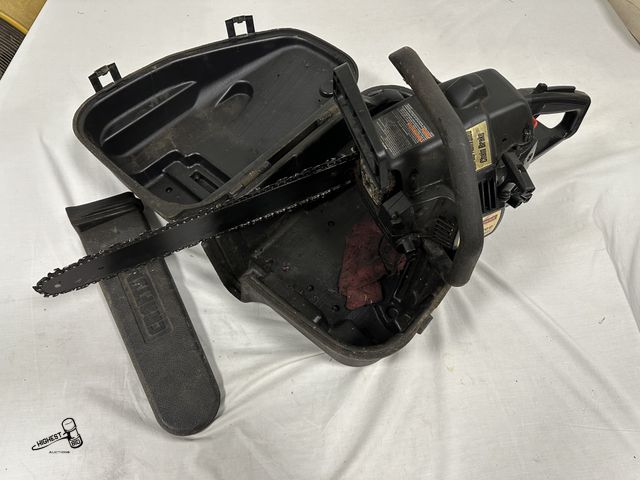 Lot 91-7605 - CRAFTSMAN 18" 42CC SPECIAL EDITION Gas Powered CHAINSAW WITH HARD CASE