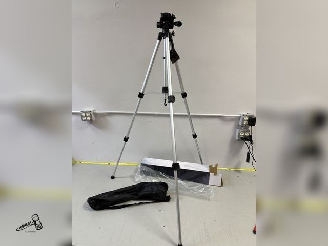 Lot 91-6415 - 61" 3 SECTION TRIPOD WOTH PAN AND TILT HEAD