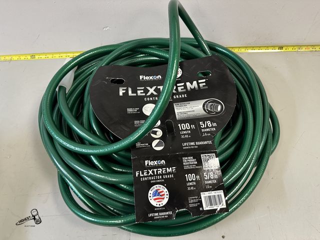 Lot 91-9361 - FLEXON FLEXTREME CONTACTOR GRADE 100FT / 5/8 DIAMETER HEAVY DUTY GARDEN HOSE