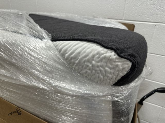 Lot 91-9500 - COOL GEL 8" TWIN SIZE MATRESS - LIKE NEW CONDITION IN PLASTIC