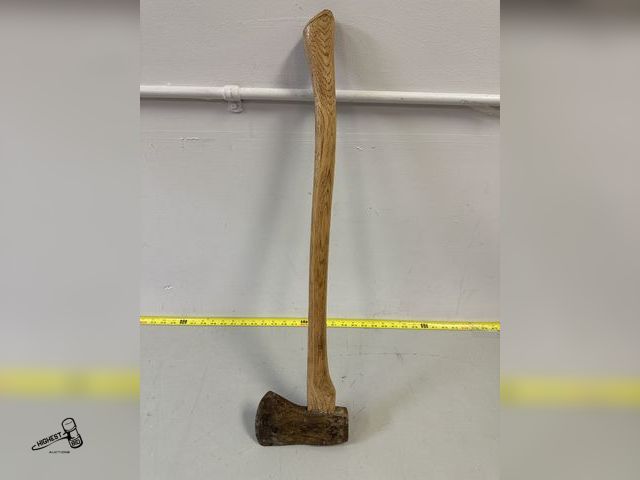 Lot 91-6450 - 28" PLUMB AXE