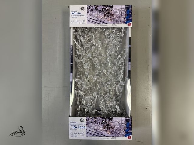 Lot 91-7269 - New GE STAY BRIGHT 100 LEDS - 9 FOOT - CONNECT UP TO 3 TOGETHER - INDOOR USE