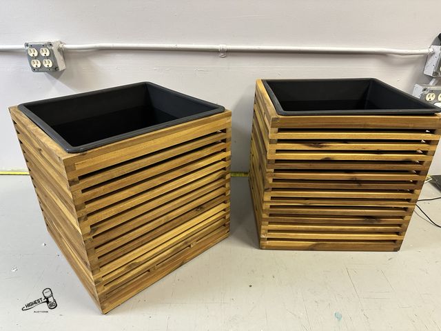 Lot 91-10384 - New 2 SQUARE WOODEN PLANTERS
