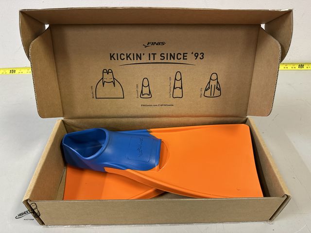 Lot 91-8974 - FINIS LONG FLOATING SWIM FINS