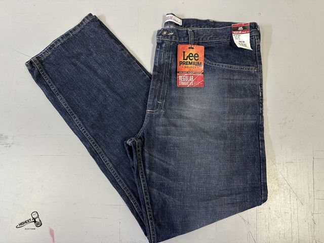 Lot 91-9703 - New MENS 40 X 32  LEVI JEANS