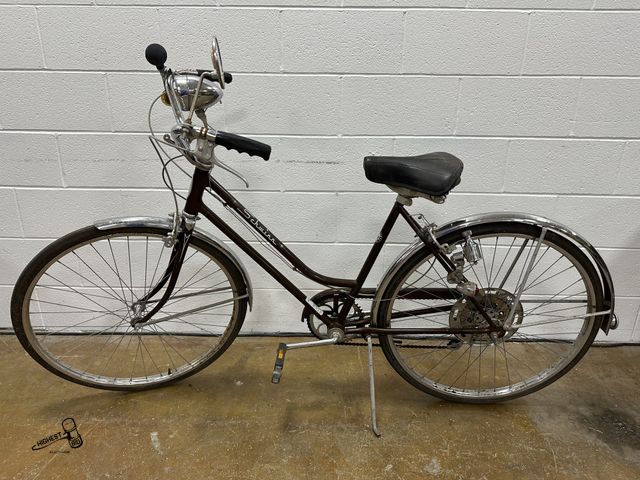 Lot 91-10286 - SCHWINN COLLEGIATE 5 SPEED STEP THROUGH BIKE STILL HAS THE ORIGINAL SCHWINN STRAIGHT SIDE SPORT TOUR...
