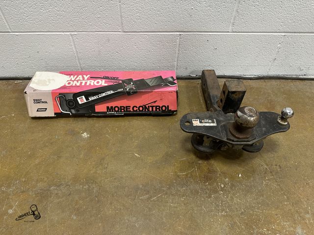 Lot 91-10504 - EAZ LIFT ADJUSTABLE RECEIVER WITH SWAY BAR CONTROL HOOKUP &amp; Camco Eaz-Lift Weight Distribution L...