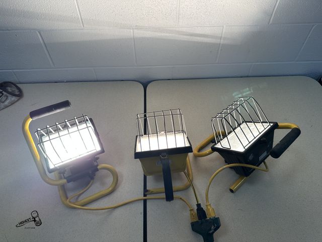 Lot 91-7047 - 3 HALOGEN SHOP LIGHTS