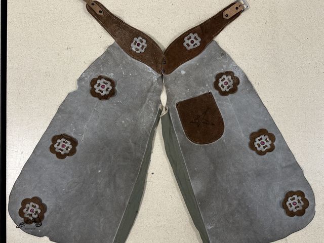 Lot 91-10332 - VINTAGE GRAY SUEDE OR LEATHER WESTERN BATWINGCHAPS