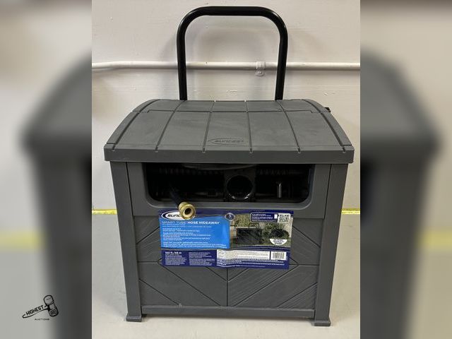 Lot 91-8696 - SUNCAST SMART TUBE HOSE HIDEAWAY - Holds up to 150 ft. of 5/8 in. Standard Vinyl Hose - Smart Tube® ...