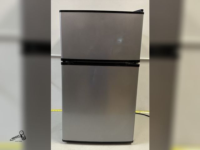 Lot 91-9796 - Scratch & Dent MAINSTAYS MS553614756001  Mini Refrigerator/Freezer MSRP $174.00 Mainstays 3.2 Cu Ft ...