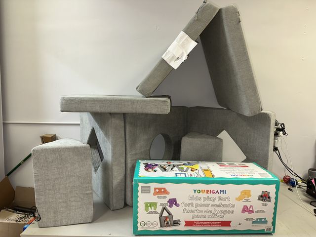Lot 91-8525 - YOURIGAMI KIDS PLAY FORT - LET THE IMAGINATION BEGIN YOUNG - KIDS WILL BE BUSY ALL DAY PLAYING WITH ...