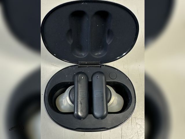 Lot 91-7795 - ULTIMATE EARS IN EAR WIRELESS BUDS