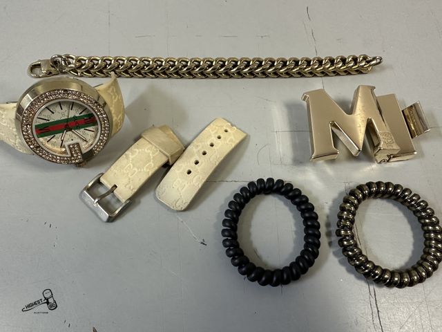 Lot 91-7814 - GUCCI WATCH BROKEN BAND - MICHAEL KORS BELT BUCKLE - BRACELET