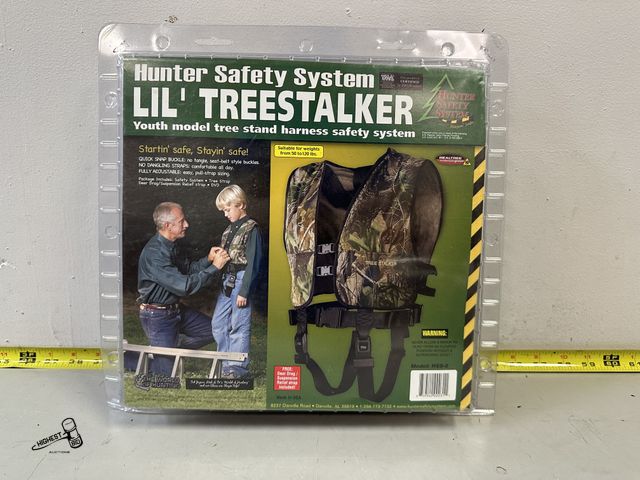 Lot 91-10182 - NEW HUNTER SAFETY SYSTEM LIL' TREESTALKER YOUTH MODEL TREE STAND HARNESS SAFTEY SYSTEM