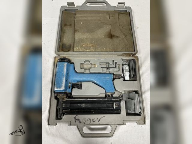 Lot 91-7657 - PUMA BRAD NAILER IN CASE