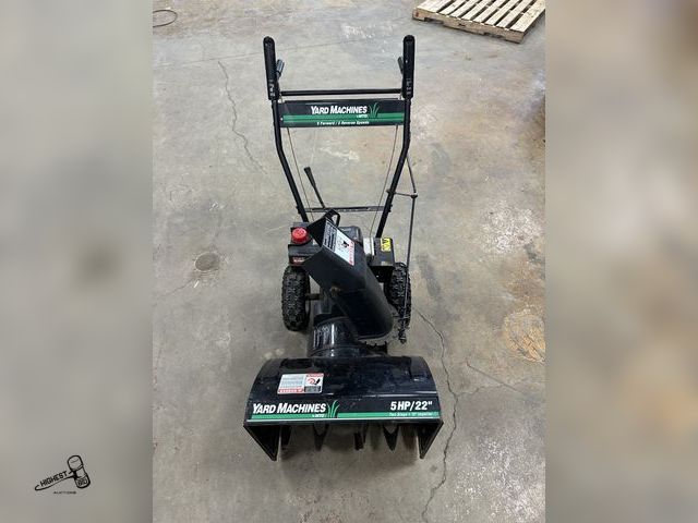 Lot 91-7008 - YARD MACHINES BY MTD YARD MACHINES BY MTD SNOW BLOWER - 5HP/22" - TWO STAGE/12" IMPELLER