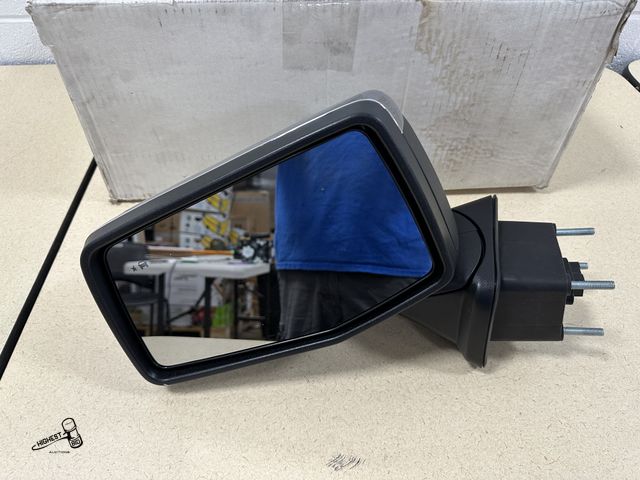 Lot 91-7155 - GM1320587 NEW REPLACEMENT DRIVER SIDE POWER MIRROR FITS 2019-2025 SILVERADO 1500