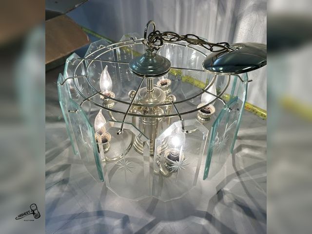 Lot 91-8229 - GLASS CHANDELIER