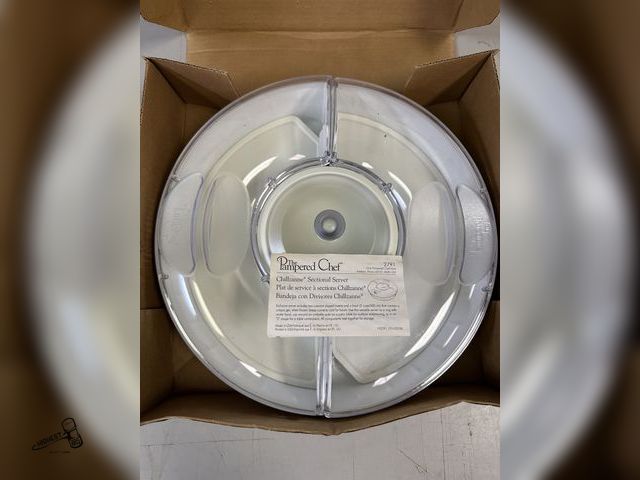 Lot 91-7096 - THE PAMPERED CHEF CHILLZANNE SECTIONAL SERVER
