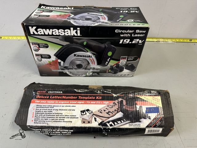 Lot 91-10487 - KAWASAKI CIRCULAR SAW WITH LASER COMES WITH EXTRA NEW BLADES IN CASE PLUS 2 BATTERIES AND A CHARGER ...
