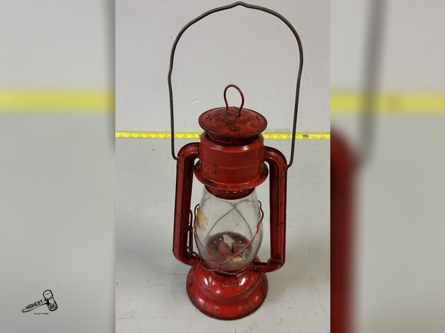 Lot 91-8834 - VINTAGE DIETZ JUNIOR KEROSENE METAL LANTERN WITH GLASS DOME