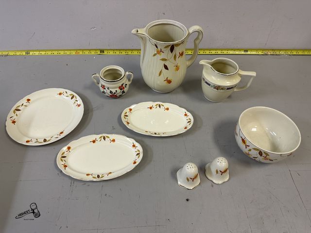 Lot 91-10416 - 9 PIECE VINTAGE HALL'S SUPERIOR QUALITY KITCHENWARE