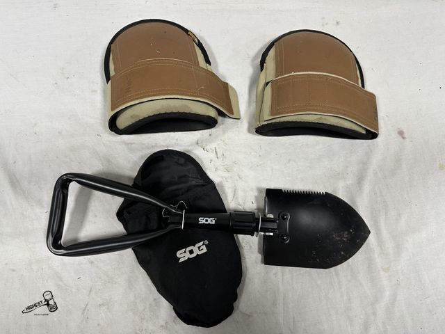 Lot 91-7757 - TROXELL LEATHERHEAD XL-L KNEE PADS &amp; PORTABLE COMPACT SHOVEL