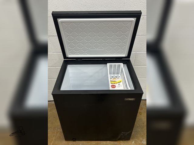 Lot 91-9498 - Scratch & Dent ARTIC KING  AERC07M3CBB Chest Freezer Arctic King 7.0 Cu Ft Chest Freezer with Conver...