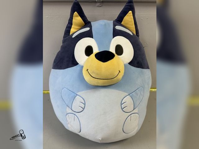 Lot 91-8851 - BLUEY BLUEY SQUISHMALLOWS 20" TALL