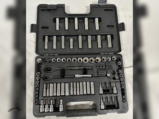Lot 91-7716 - DURALAST CASE WITH SOCKETS