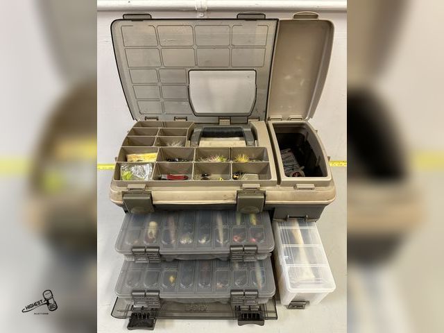 Lot 91-6922 - PLANO 777 FISHING TACKLE BOX FULL OF TACKLE