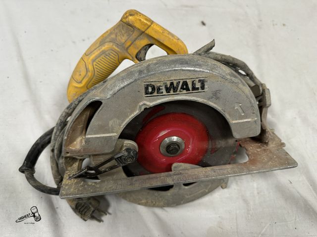 Lot 91-7611 - MAKITA XAG25Z DEWALT DWE575 7 1/4" CIRCULAR SAW