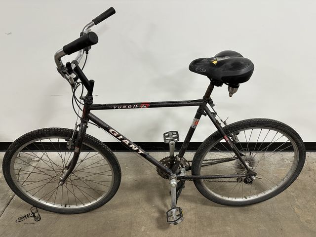 Lot 91-7939 - GIANT YUKON 26" 21 SPEED BIKE