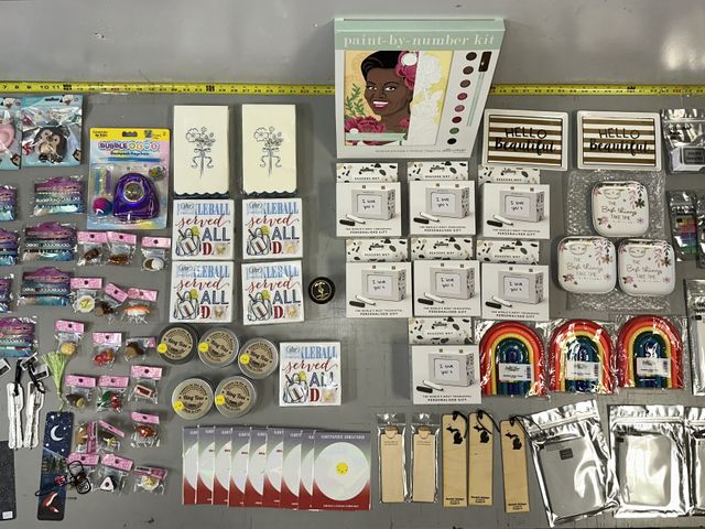 Lot 91-8380 - New TABLE FULL OF GIFTS - BOOK MARK PENS - NOTE PADS - PERSONALIZED DESK BOXES - PAINT BY NUMBER KIT...