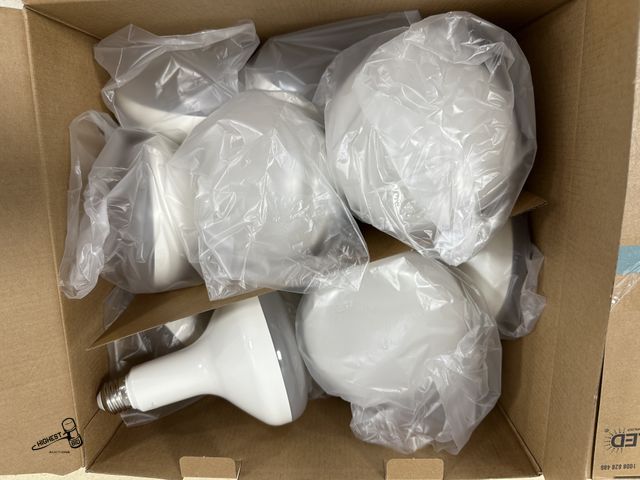 Lot 91-7147 - 12 PACK 75 WATT BR40 DIMMABLE LED LIGHT BULBS - DAYLIGHT - ENERGY EFFICIENT LIGHT BULBS
