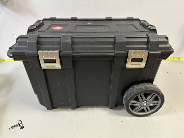 Lot 91-8108 - HUSKY 15 GALLON CONNECT JOBSITE CART ON WHEELS