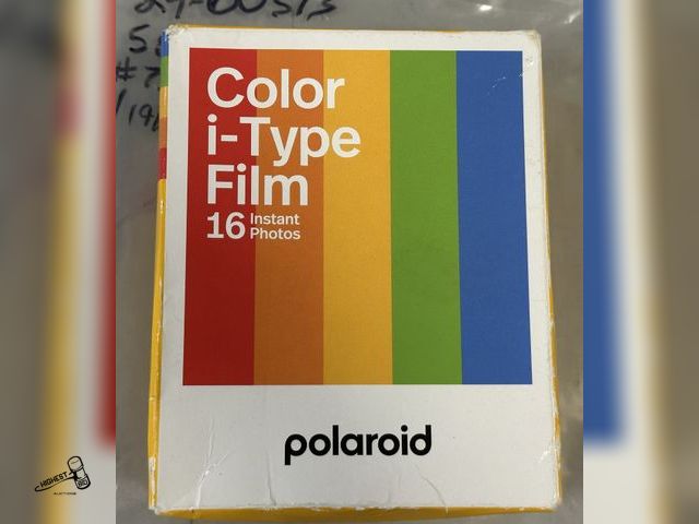 Lot 91-9652 - COLOR I TYPE POLAROID FILM 16