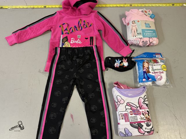 Lot 91-9710 - New GIRLS BARIBE 2 SET LEGGINGS WITH PINK BARBIE HOODIE SIZE SMALL, GIRLS SMALL PINK CAT 2 PIECE SET...