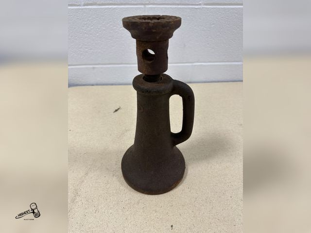 Lot 91-7060 - ANTIQUE VINTAGE DUNLAP SCREW JACK