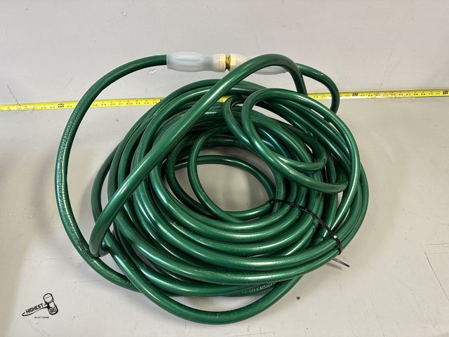 Lot 91-9360 - FLEXON FLEXTREME CONTACTOR GRADE 100FT / 5/8 DIAMETER HEAVY DUTY GARDEN HOSE