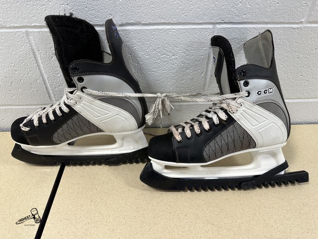 Lot 91-7049 - POWERLINE 600 ICE SKATES SIZE 10 WITH BLADE COVERS