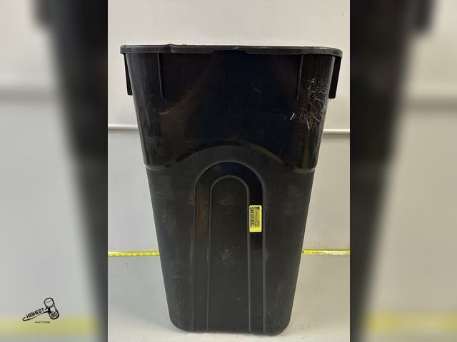Lot 91-9527 - HYPER TOUGH 32-GALLON WHEELED TRASH CAN NO LID INCLUDED DOES HAVE A CRACKS IN TOP CORNER