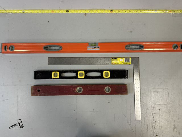 Lot 91-9020 - 48" CEN-TECH ALUMINUM BOX LEVEL, 2  -  24" LEVELS &amp; 24" FRAMING SQUARE